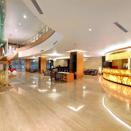 Golden City Hotel And Convention Center - Chse Certified Semarang Extérieur photo