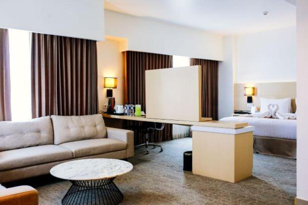 Golden City Hotel And Convention Center - Chse Certified Semarang Extérieur photo