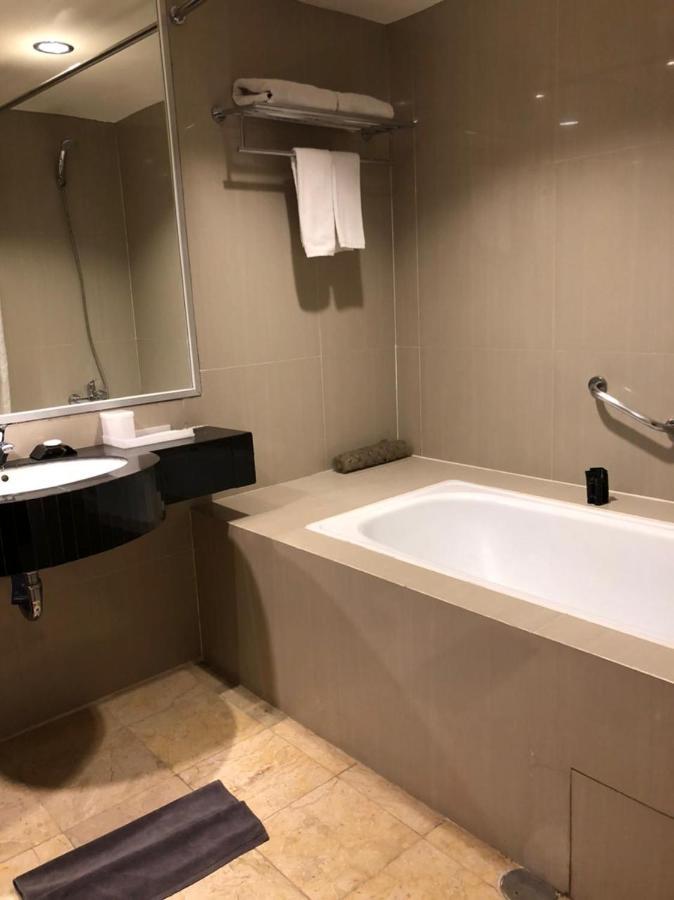 Golden City Hotel And Convention Center - Chse Certified Semarang Extérieur photo