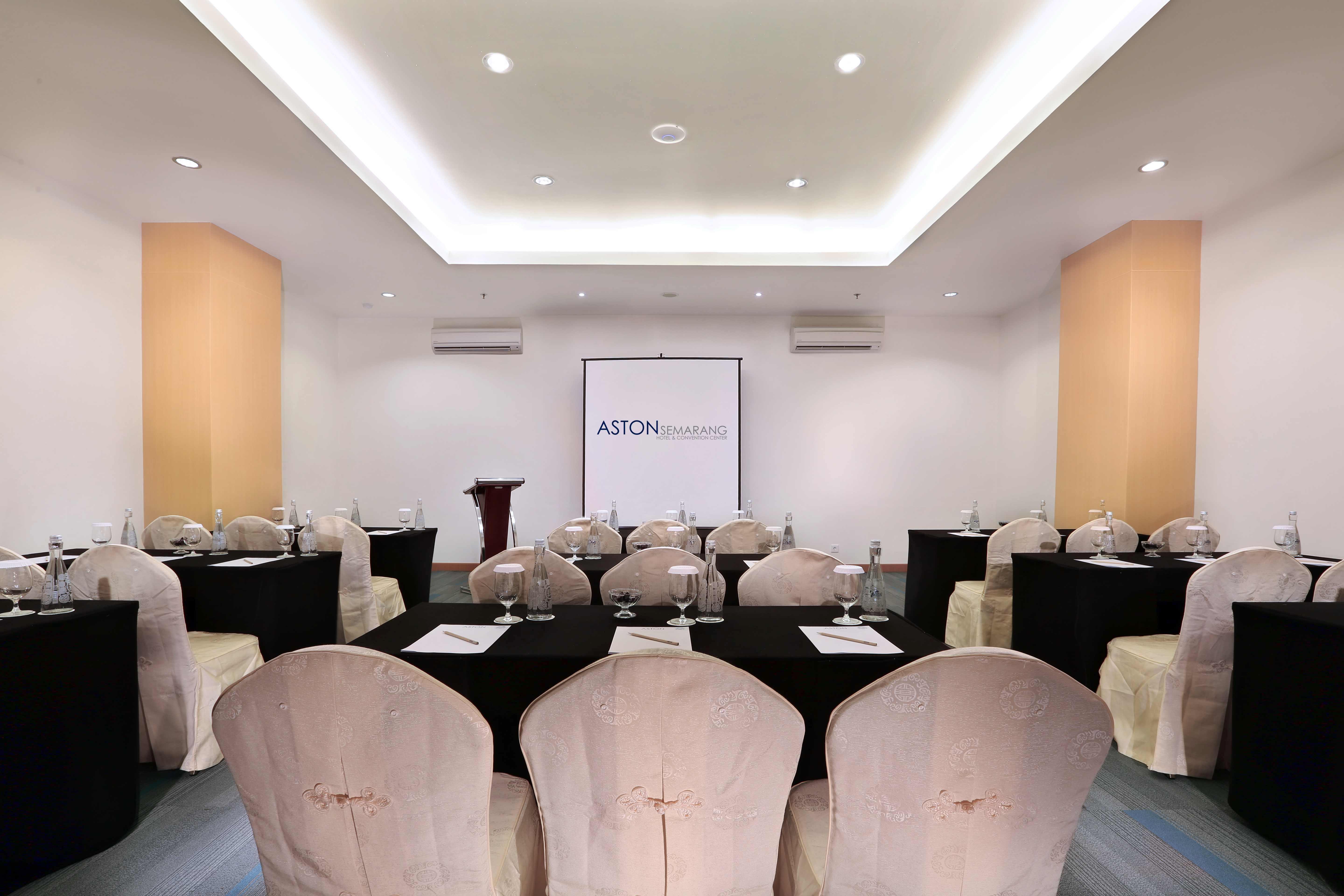 Golden City Hotel And Convention Center - Chse Certified Semarang Extérieur photo