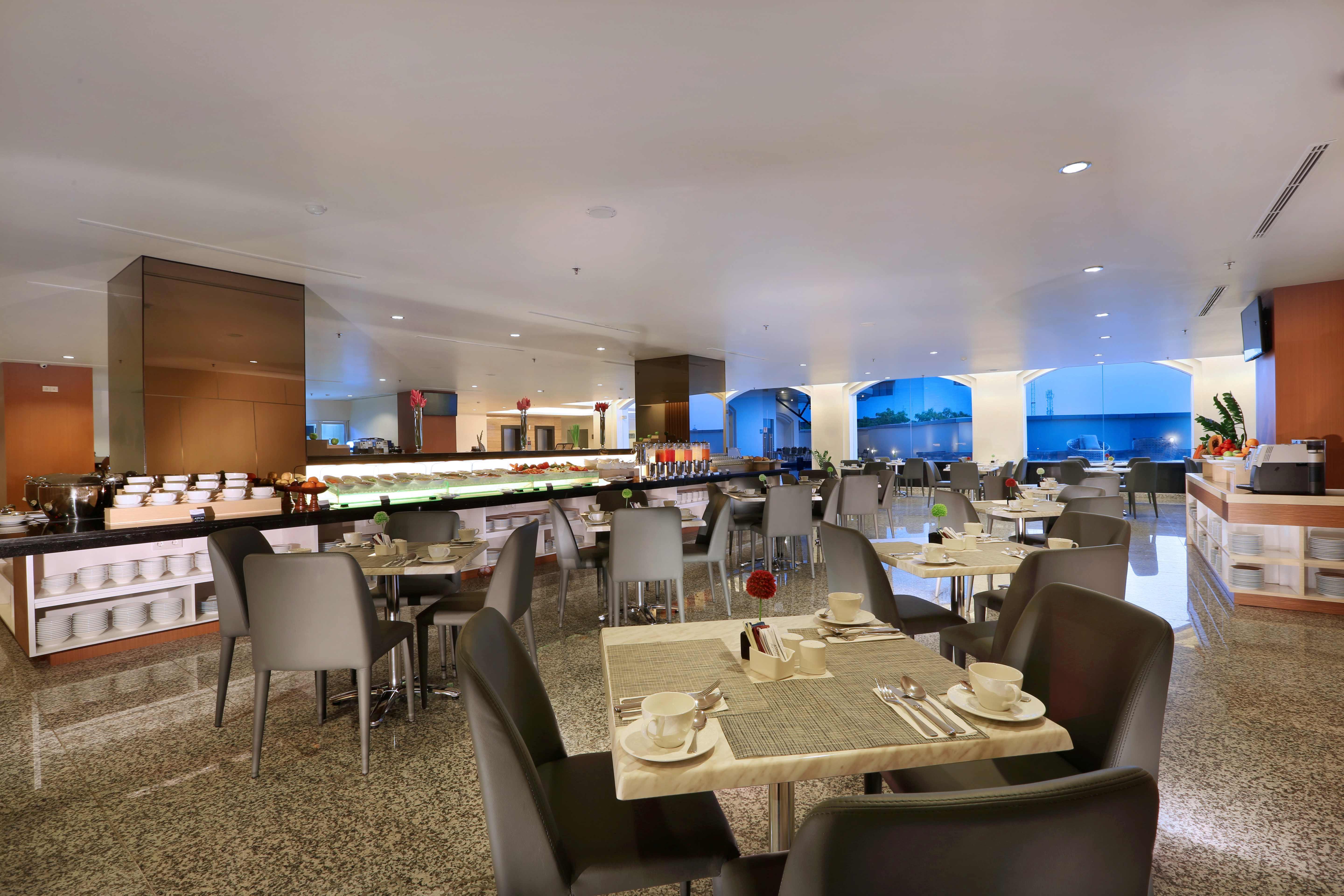 Golden City Hotel And Convention Center - Chse Certified Semarang Extérieur photo