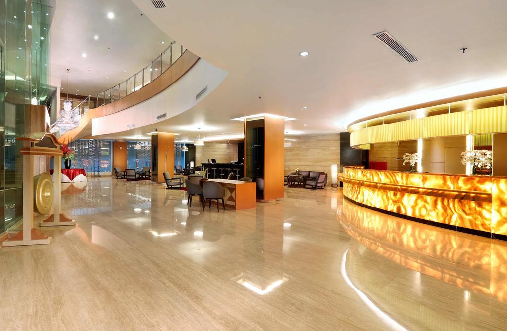 Golden City Hotel And Convention Center - Chse Certified Semarang Extérieur photo
