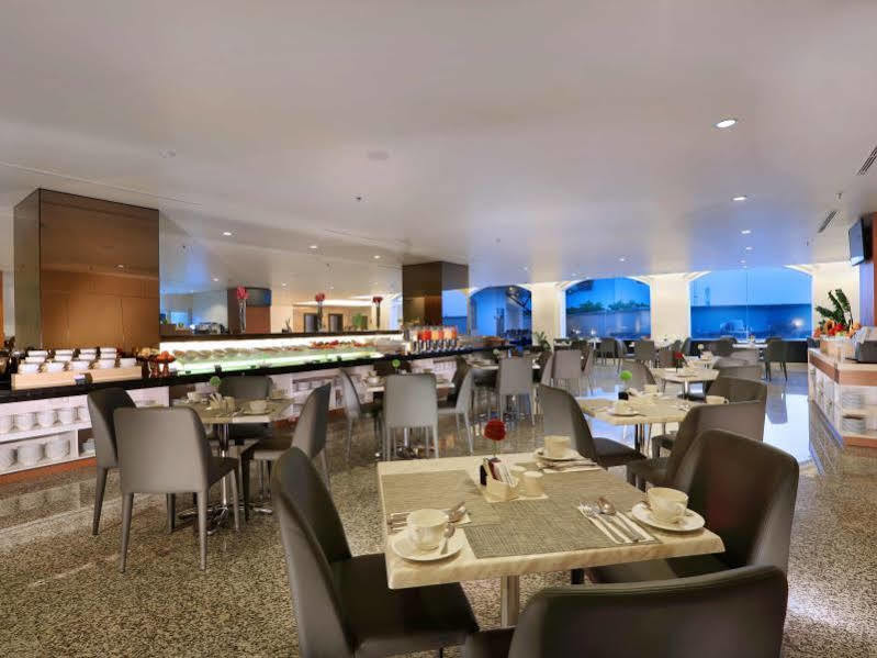 Golden City Hotel And Convention Center - Chse Certified Semarang Extérieur photo