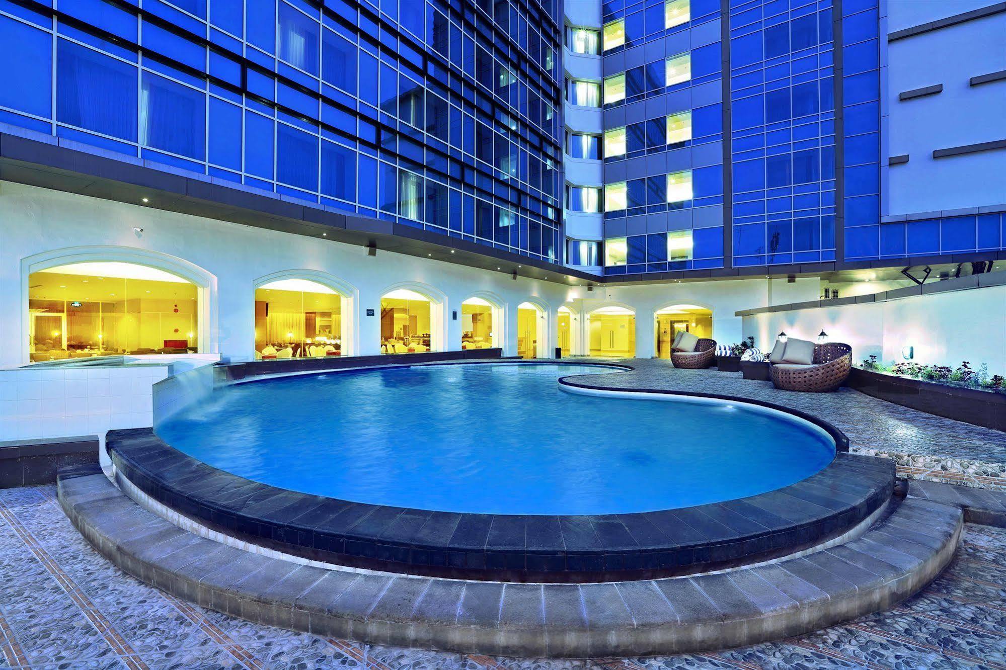 Golden City Hotel And Convention Center - Chse Certified Semarang Extérieur photo