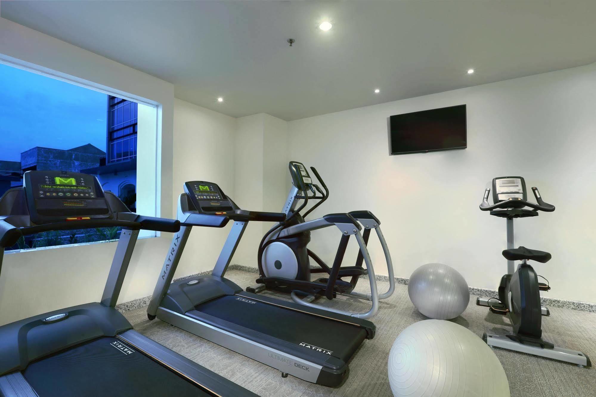Golden City Hotel And Convention Center - Chse Certified Semarang Extérieur photo
