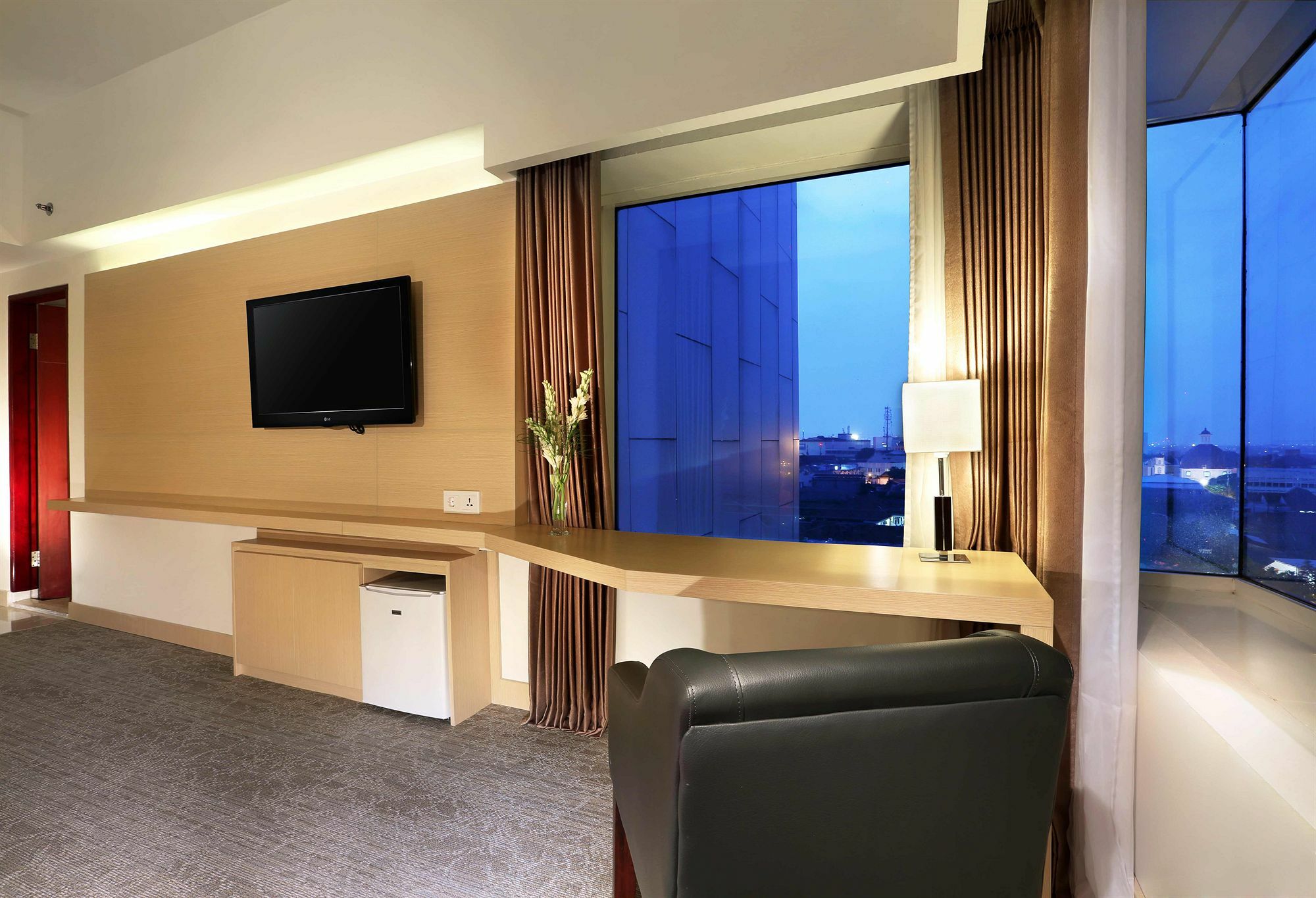 Golden City Hotel And Convention Center - Chse Certified Semarang Extérieur photo