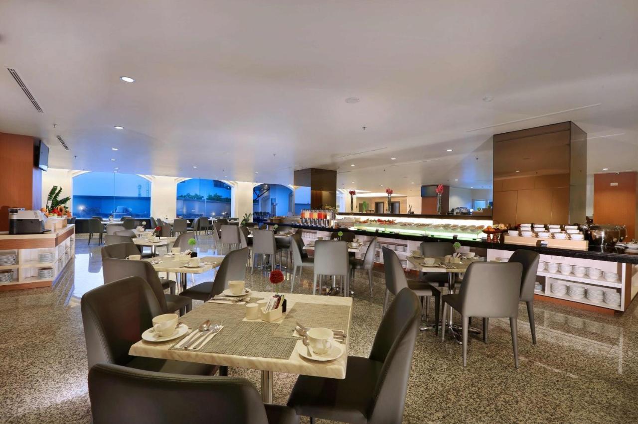 Golden City Hotel And Convention Center - Chse Certified Semarang Extérieur photo